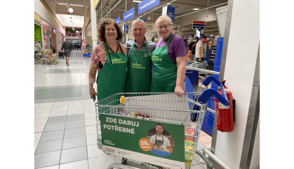 Jarní Sbírka potravin v supermarketech je za námi, Češi byli opět štědří. On-line Sbírka probíhá až do 6. května.
